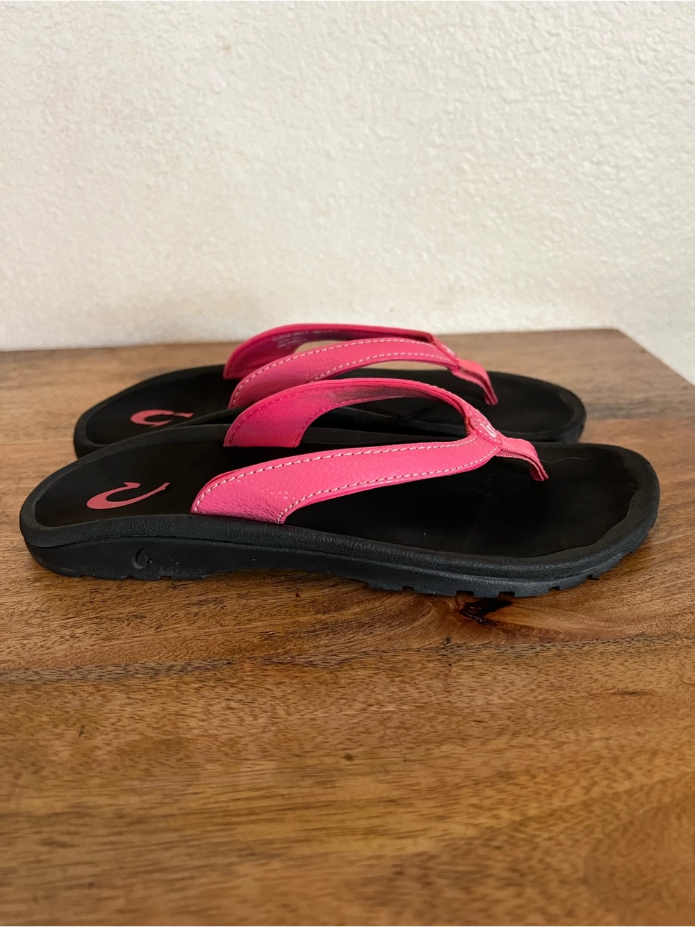 Olukai Kulapa Kai Girls Flip Flops – Bikini Pink/Black Size girls 4 or woman's 6